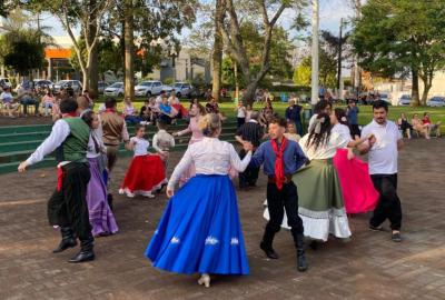 LS: Mateada reúne famílias na praça