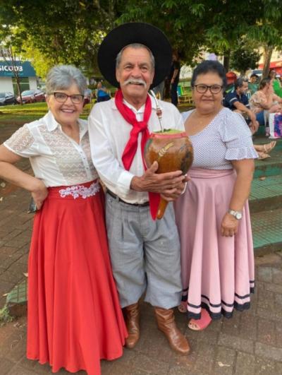 LS: Mateada reúne famílias na praça
