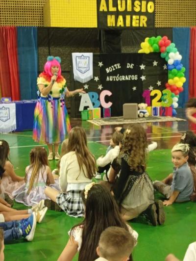LS: Noite de Autógrafos encanta na Escola Municipal Aluísio Maier