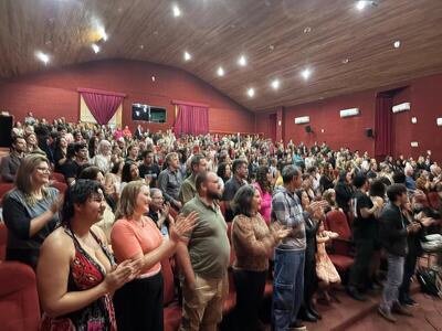 LS: Cine Teatro Iguassu lota para apresentação de “O Auto da Compadecida”