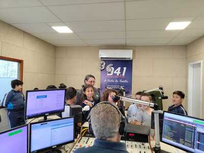 Alunos da Escola Teotônio Vilela visitam a Rádio Campo Aberto FM