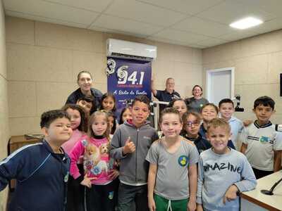 Alunos da Escola Teotônio Vilela visitam a Rádio Campo Aberto FM