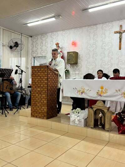 Festa de Santa Terezinha reúne dezenas de fiéis no Bairro Palmeiras