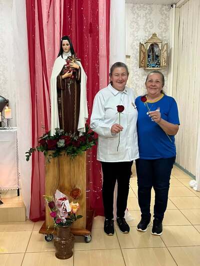 Festa de Santa Terezinha reúne dezenas de fiéis no Bairro Palmeiras