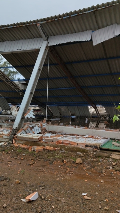 Temporal causa estragos em Laranjeiras do Sul