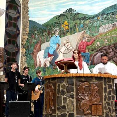 3º dia da Novena de Nossa Senhora Aparecida reúne fiéis em Laranjeiras do Sul Celebração 