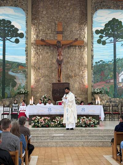 Padre Sebastião Gulart presidiu a celebração das 10h