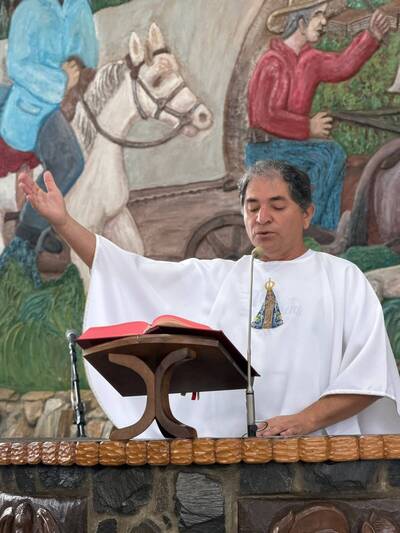 Padre Sebastião Gulart presidiu a celebração das 10h