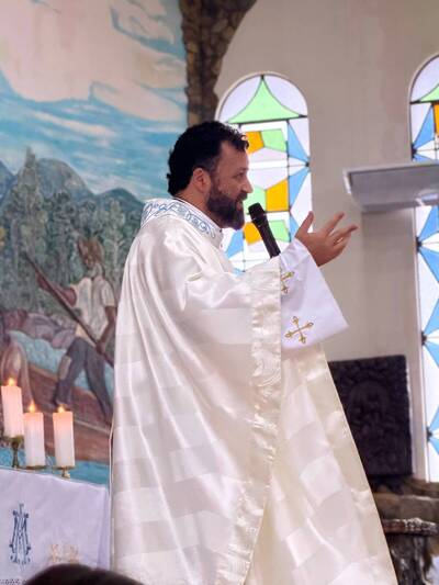Padre Sebastião Gulart presidiu a celebração das 10h