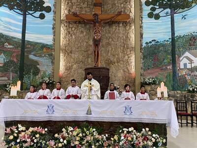 Padre Sebastião Gulart presidiu a celebração das 10h