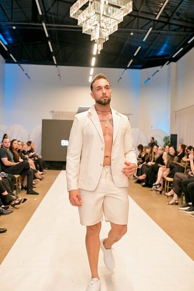 LS: Rapha Jakob celebra 17 anos de história com lançamento de coleção masculina autoral