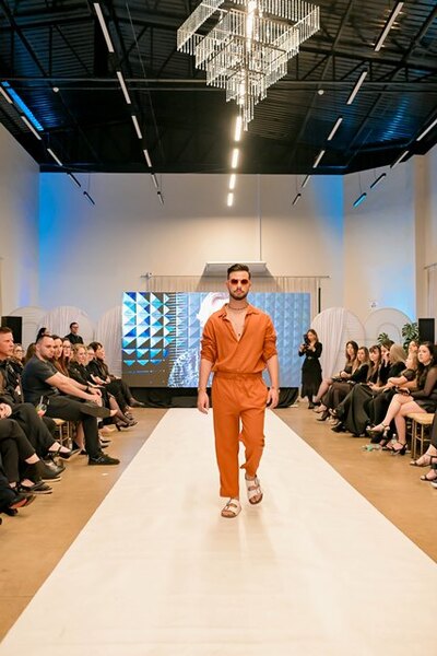 LS: Rapha Jakob celebra 17 anos de história com lançamento de coleção masculina autoral