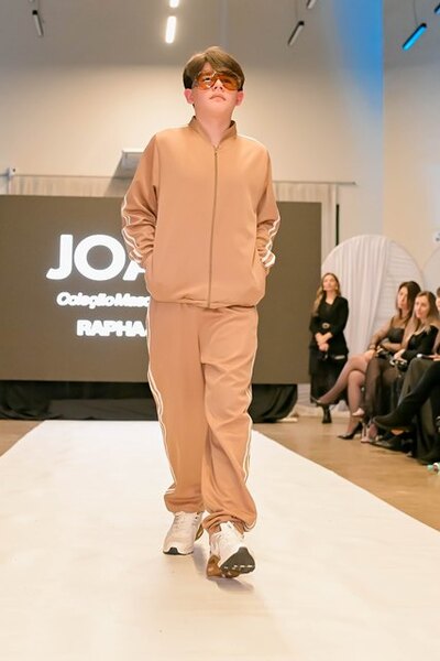 LS: Rapha Jakob celebra 17 anos de história com lançamento de coleção masculina autoral