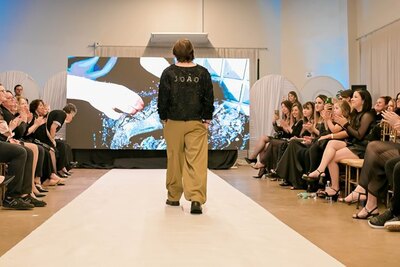 LS: Rapha Jakob celebra 17 anos de história com lançamento de coleção masculina autoral