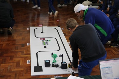 Desafio de Robôs reúne 55 equipes de dez municípios e é sucesso na UFFS em Laranjeiras do Sul