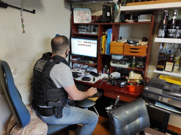 PolÃ­cia prende dois no ParanÃ¡ em operaÃ§Ã£o nacional contra pornografia infantil