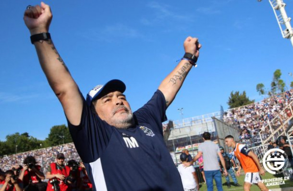 Morre aos 60 anos Diego Maradona, ídolo maior do futebol argentino