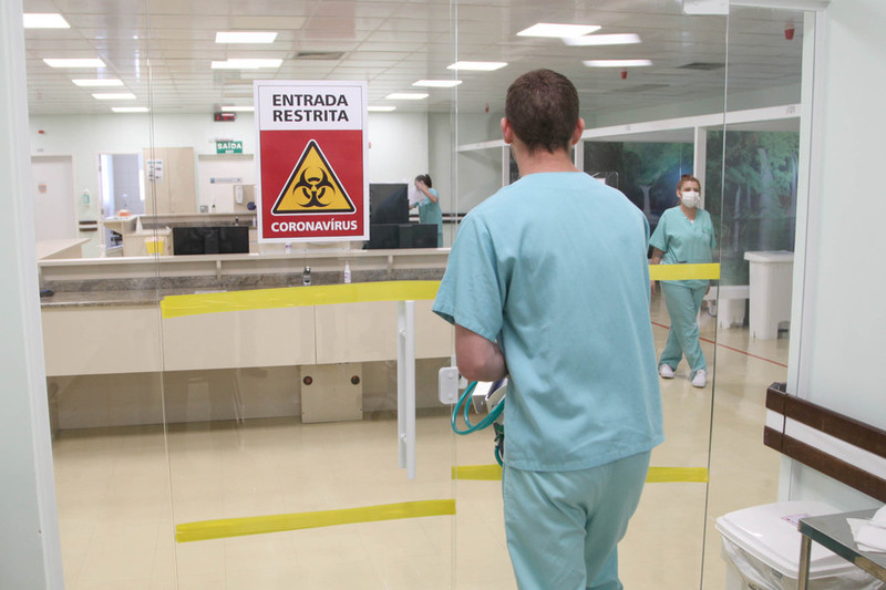 Toque de recolher e â€˜lei secaâ€™ reduzem acidentes e liberam leitos para Covid-19 no ParanÃ¡