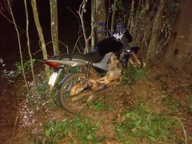 Rio Bonito: Moto furtada Ã© recuperada pela PM na comunidade Assentinho
