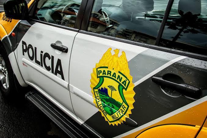 N. Laranjeiras: Homem entra em cancha de bocha a cavalo e ameaÃ§a pessoas com espingarda e facÃ£o