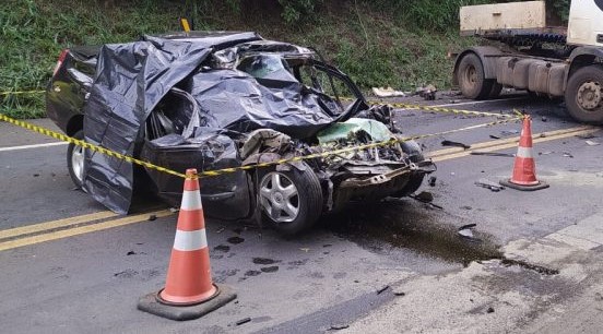 Nova Laranjeiras: Acidente na BR-277 entre carro e carreta mata pai, mÃ£e e filha