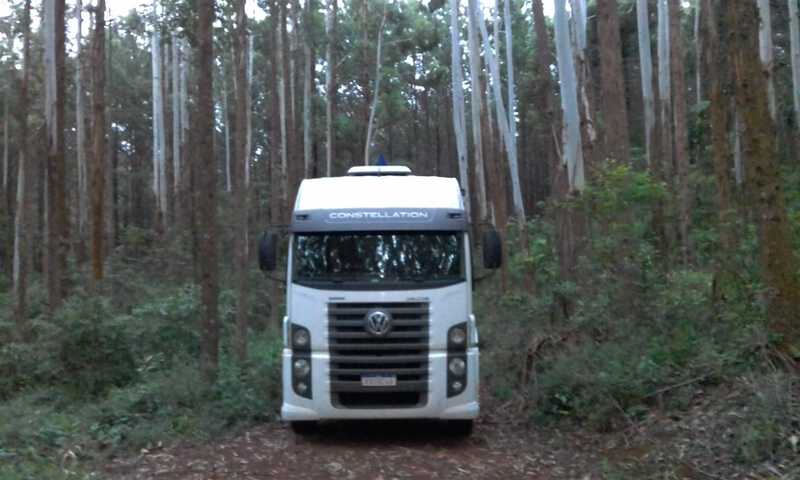 N. Laranjeiras: Caminhão roubado em SC é encontrado abandonado no Rio Guarani