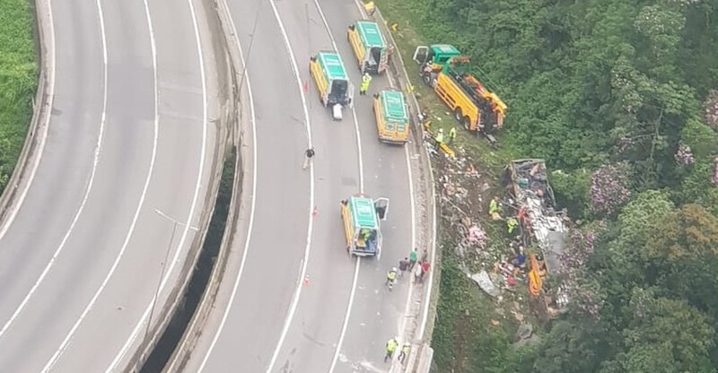 Guaratuba: Acidente com ônibus deixa 19 mortos e dezena de feridos na BR-376