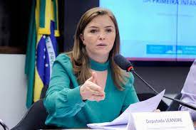 Deputada Leandre solicita estoque estratégico de vacinas para o Estado do Paraná
