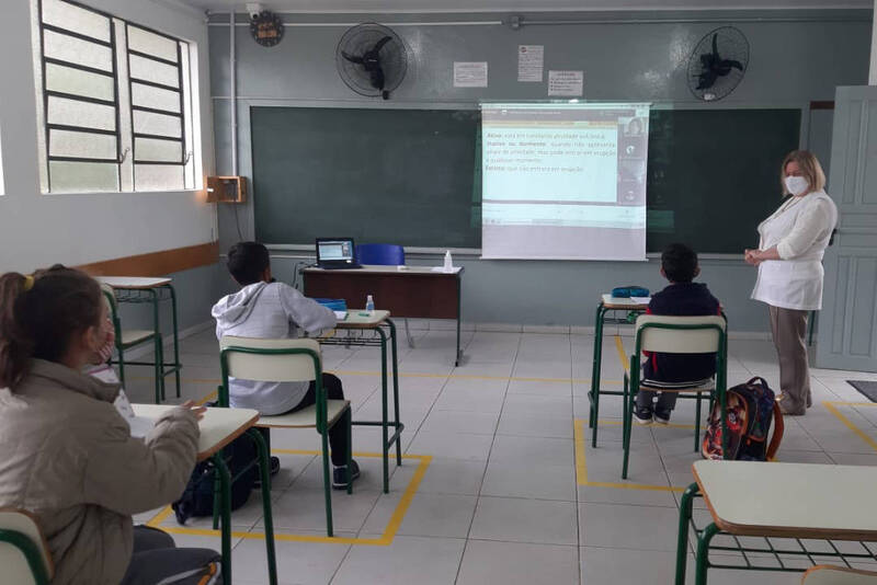 Paraná - Duzentos colégios da rede estadual retornaram às aulas presenciais nesta segunda-feira