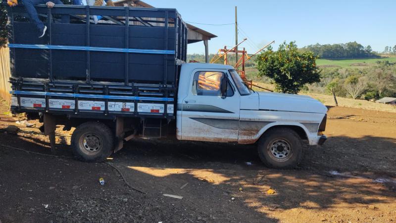 Rio Bonito: Homem compra caminhonete furtada e efetua parte do pagamento