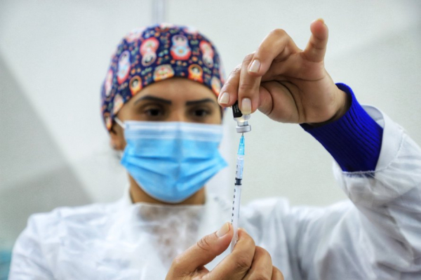 Paraná tem mais de 64% da populção vacina com a primeira dose contra a Covid
