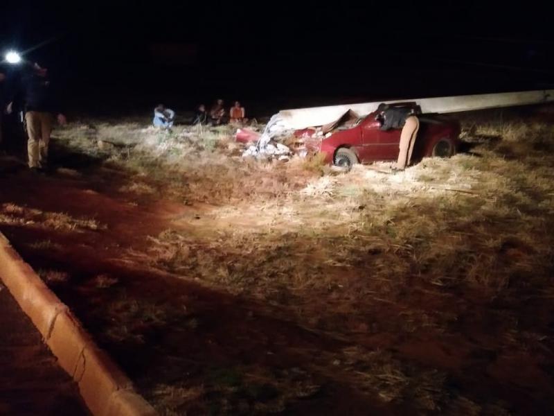Laranjeiras: VeÃ­culo bate em poste na BR 158 e duas pessoas ficam feridas