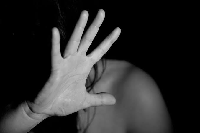 Laranjeiras: Mulher Ã© agredida com facÃ£o pelo marido no bairro Santo AntÃ´nio de PÃ¡dua