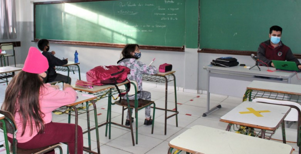 Com nova resolução, escolas do Paraná podem receber mais alunos por sala de aula