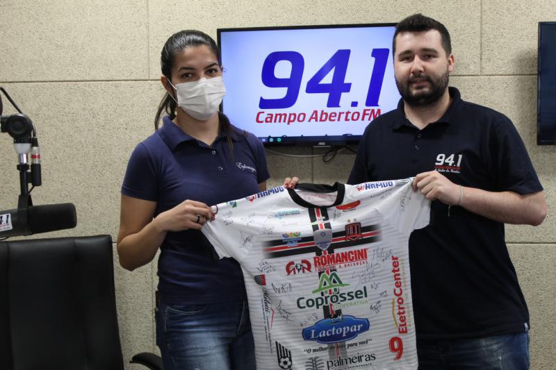 Ganhadora da Camisa Autografada Infantil do Operário Laranjeiras Efetuou a Retirada do Manto