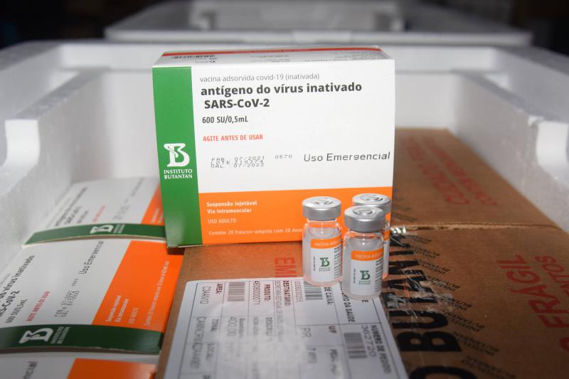 Paraná recebe hoje, sexta-feira mais 325.660 doses de vacinas contra a Covid-19