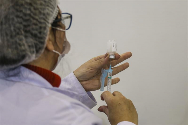 ImunizaÃ§Ã£o com a terceira dose de vacina contra a Covid comeÃ§a em 15 de setembro