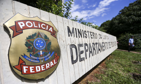 PolÃ­cia Federal combate grupo responsÃ¡vel por derrame de dinheiro falso em Curitiba