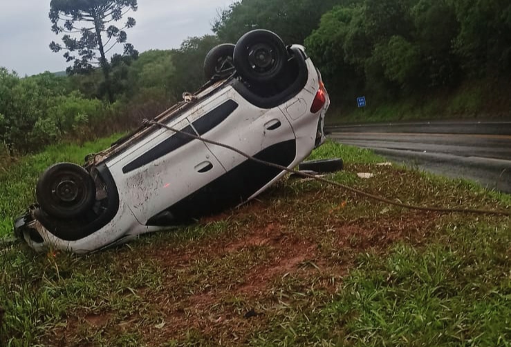 Cantagalo: VeÃ­culo carregado com maconha capota na BR 277