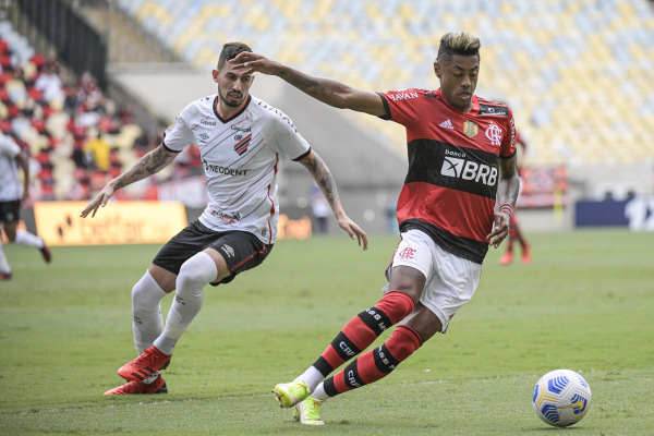 Athletico escala reservas, é atropelado no Maracanã e sofre maior derrota em 11 meses