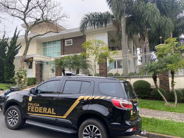 PolÃ­cia Federal cumpre mandatos em Curitiba e Ponta Grossa por trÃ¡fico e lavagem de dinheiro