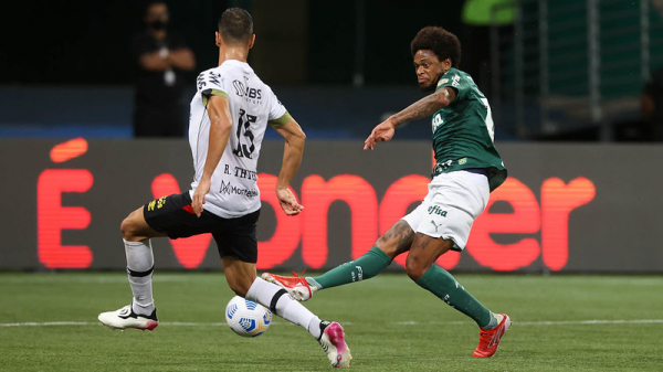 Palmeiras vira sobre Sport, vence a 3ª seguida e retoma 2º lugar do Brasileirão