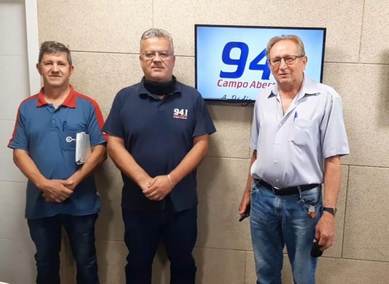 Equipe da comunidade São Marcos do Jardim Panorama Visita a Campo Aberto FM