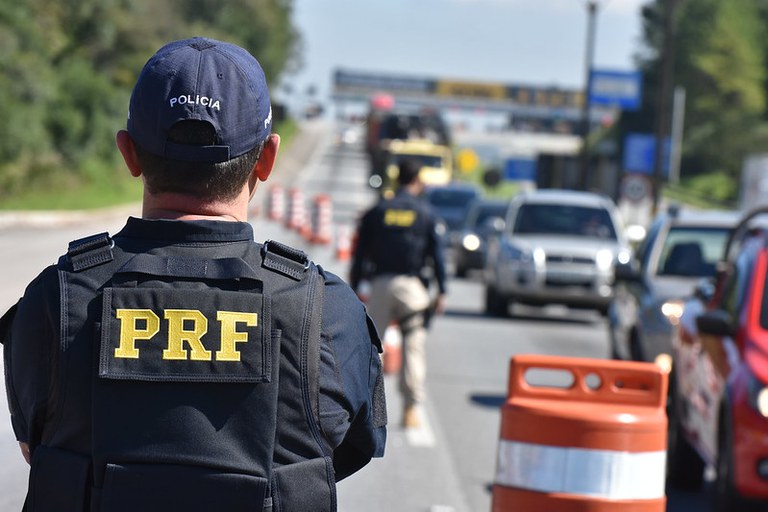 PRF reforça o policiamento nas rodovias do Paraná neste feriadão