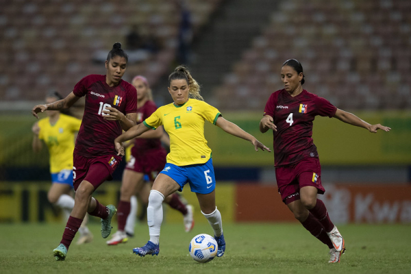 Seleção feminina de futebol oscila, mas goleia Venezuela em amistoso