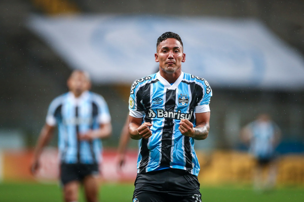 Grêmio atropela São Paulo e se mantém vivo na luta contra o rebaixamento