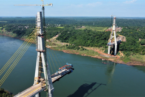 Obras da Ponte da Integração Brasil-Paraguai ganha forma e atinge quase 75% de execução