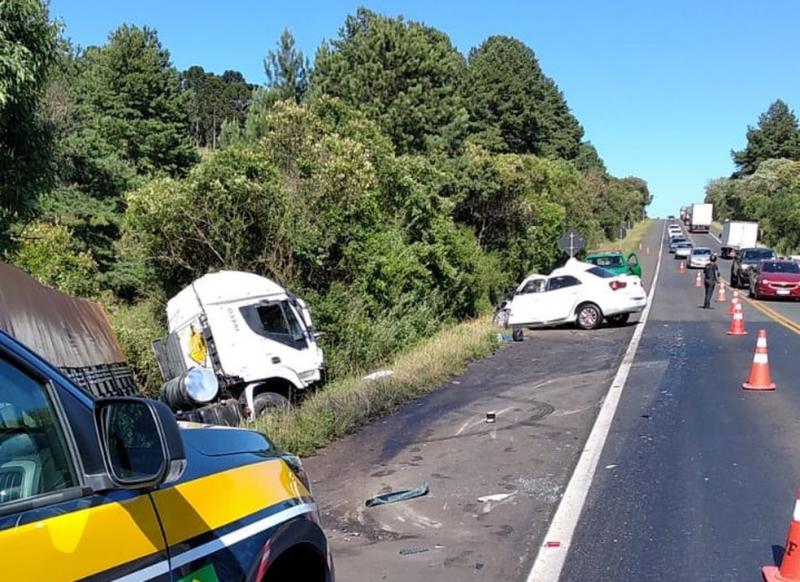 Guarapuava: Colisão frontal deixa 4 mortos na BR 277