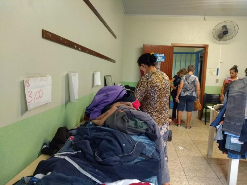 Hoje tem bazar de roupas  usadas promovidas pelo Santuário Nossa Senhora Aparecida