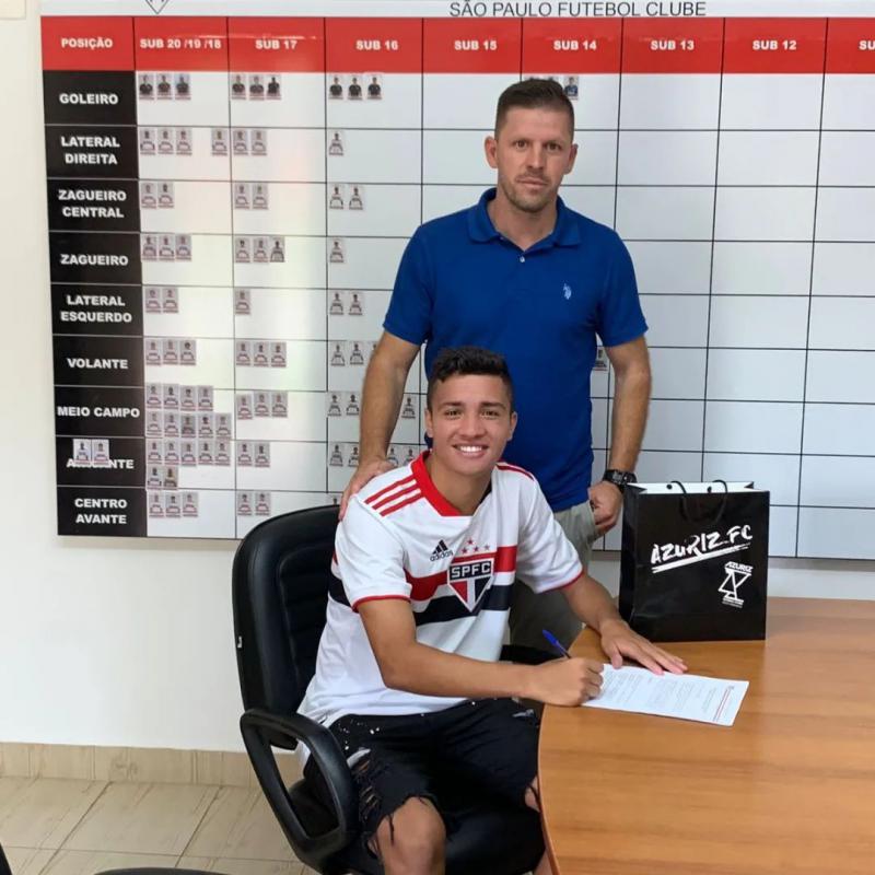 Laranjeirense Igor Scheis assina contrato com o São Paulo.